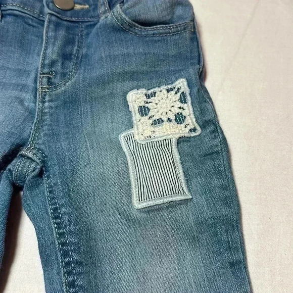 GAP - patch design skinny fit denim jeans. Size  18-24 months - Picture 3 of 6
